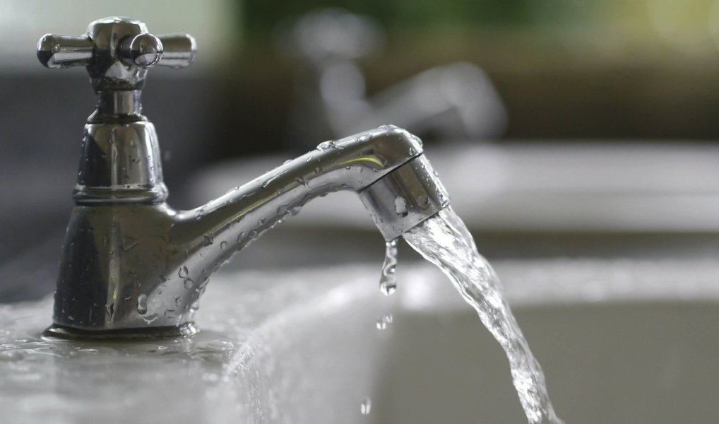 A informação foi divulgada pela Agência Reguladora de Serviços de Abastecimento de Água e de Esgotamento Sanitário do Estado de Minas Gerais (Arsae-MG) um mês após a Agência Nacional de Energia Elétrica (Aneel) confirmar o acionamento da bandeira verde nas contas de luz a partir deste mês, suspendendo a cobrança adicional nas tarifas de energia elétrica; as novas taxas entram em vigor no dia 13 de maio
(Foto: Leonardo Lucena) A informação foi divulgada pela Agência Reguladora de Serviços de Abastecimento de Água e de Esgotamento Sanitário do Estado de Minas Gerais (Arsae-MG) um mês após a Agência Nacional de Energia Elétrica (Aneel) confirmar o acionamento da bandeira verde nas contas de luz a partir deste mês, suspendendo a cobrança adicional nas tarifas de energia elétrica; as novas taxas entram em vigor no dia 13 de maio