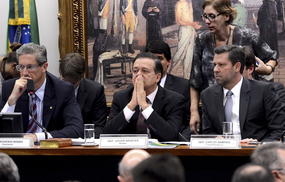 Relator do impeachment, deputado Jovair Arantes (PTB-GO) atribuiu parte da atual crise política ao "pouco caso" com que a presidente Dilma Rousseff teria tratado os parlamentares; para ele, Dilma e sua equipe "se sentem acima da lei" por ter realizado pedalas fiscais também em 2015; em entrevista, ele admite, porém, que a presidente não tem relação "pessoal" com irregularidades; "Mas se minha equipe faz qualquer coisa, eu tenho que responder por isso", afirma (Foto: Gisele Federicce) Relator do impeachment, deputado Jovair Arantes (PTB-GO) atribuiu parte da atual crise política ao "pouco caso" com que a presidente Dilma Rousseff teria tratado os parlamentares; para ele, Dilma e sua equipe "se sentem acima da lei" por ter realizado pedalas fiscais também em 2015; em entrevista, ele admite, porém, que a presidente não tem relação "pessoal" com irregularidades; "Mas se minha equipe faz qualquer coisa, eu tenho que responder por isso", afirma