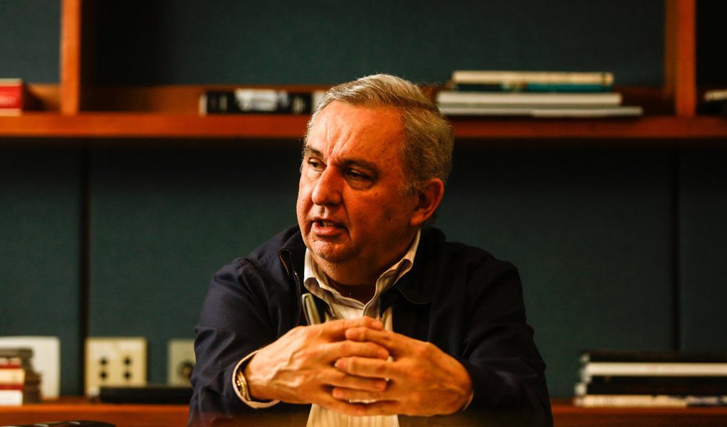Empresário investiu mil reais no Pé Quente Bradesco, um título de capitalização que costuma atrair jogadores inveterados ou são empurrados por gerentes como condição para a liberação de empréstimos; é um investimento tão ruim que o comprador do título só consegue receber de volta o valor integral do que pagou se não tocar no dinheiro dentro de 24 meses e tem apenas a correção monetária; PF vê operação como atípica (Foto: Realle Palazzo-Martini) Empresário investiu mil reais no Pé Quente Bradesco, um título de capitalização que costuma atrair jogadores inveterados ou são empurrados por gerentes como condição para a liberação de empréstimos; é um investimento tão ruim que o comprador do título só consegue receber de volta o valor integral do que pagou se não tocar no dinheiro dentro de 24 meses e tem apenas a correção monetária; PF vê operação como atípica