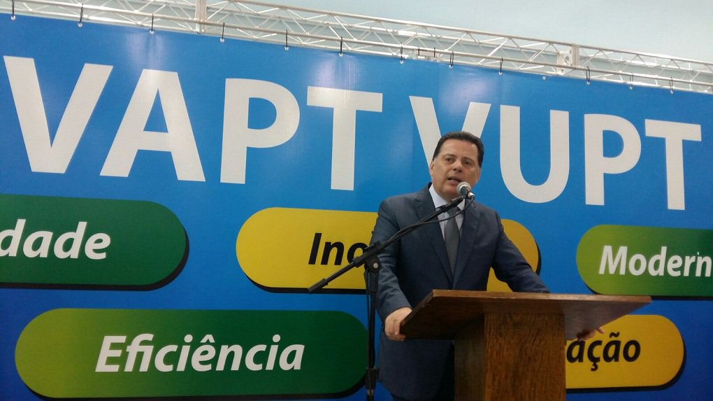 Em reunião realizada nesta segunda-feira, no Palácio Pedro Ludovico Teixeira, o governador Marconi Perillo anunciou que a principal meta do governo de Goiás para o próximo ano é intensificar ainda mais o combate à violência em Goiás no Estado; os detalhes do encontro foram repassados à imprensa pelo secretário de Gestão e Planejamento, Thiago Peixoto; “A principal meta que nós temos é alcançar a redução na criminalidade, com foco muito grande na segurança pública”, declarou o secretário (Foto: José Barbacena) Em reunião realizada nesta segunda-feira, no Palácio Pedro Ludovico Teixeira, o governador Marconi Perillo anunciou que a principal meta do governo de Goiás para o próximo ano é intensificar ainda mais o combate à violência em Goiás no Estado; os detalhes do encontro foram repassados à imprensa pelo secretário de Gestão e Planejamento, Thiago Peixoto; “A principal meta que nós temos é alcançar a redução na criminalidade, com foco muito grande na segurança pública”, declarou o secretário