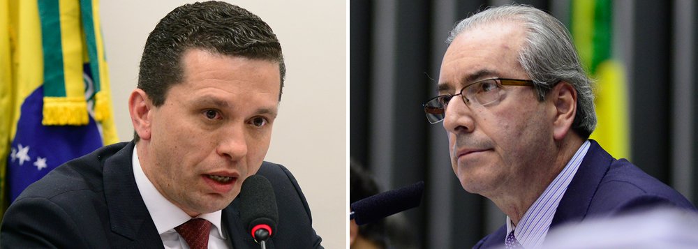 Documento lido nesta tarde pelo relator Fausto Pinato (PRB-SP) no Conselho de Ética, que recomenda a continuidade do processo contra o presidente da Câmara, Eduardo Cunha (PMDB-RJ), cita vantagem indevida do peemedebista, que segundo ele, ocultou e simulou dinheiro de corrupção disfarçado de doação de campanha; o advogado Marcelo Nobre, que representa Cunha, pediu que o relator fosse substituído, mas solicitação foi negada pelo presidente do colegiado, José Carlos Araújo (PSD-BA); deputados pediram vista e a votação do relatório foi adiada para 1º de dezembro (Foto: Gisele Federicce) Documento lido nesta tarde pelo relator Fausto Pinato (PRB-SP) no Conselho de Ética, que recomenda a continuidade do processo contra o presidente da Câmara, Eduardo Cunha (PMDB-RJ), cita vantagem indevida do peemedebista, que segundo ele, ocultou e simulou dinheiro de corrupção disfarçado de doação de campanha; o advogado Marcelo Nobre, que representa Cunha, pediu que o relator fosse substituído, mas solicitação foi negada pelo presidente do colegiado, José Carlos Araújo (PSD-BA); deputados pediram vista e a votação do relatório foi adiada para 1º de dezembro