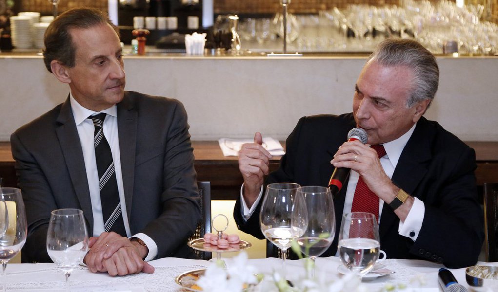 Presidente da Fiesp reuniu-se por mais de seis horas com o vice-presidente, Michel Temer, neste domingo 24, no Palácio do Jaburu; Paulo Skaf afirmou que não apoiará um eventual governo Temer em "hipótese alguma" caso haja aumento de impostos; "Acreditamos e sabemos que é possível acertar as contas do governo pelo lado das despesas, reduzindo o desperdício e melhorando a gestão", disse (Foto: Paulo Emílio) Presidente da Fiesp reuniu-se por mais de seis horas com o vice-presidente, Michel Temer, neste domingo 24, no Palácio do Jaburu; Paulo Skaf afirmou que não apoiará um eventual governo Temer em "hipótese alguma" caso haja aumento de impostos; "Acreditamos e sabemos que é possível acertar as contas do governo pelo lado das despesas, reduzindo o desperdício e melhorando a gestão", disse