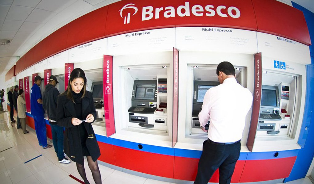 Segundo maior banco privado do país teve lucro líquido de 4,353 bilhões de reais no quarto trimestre, alta de 9 por cento sobre igual período de 2014; o índice de inadimplência, medido pelo saldo de operações vencidas com mais de 90 dias, foi de 4,1 por cento, acima dos 3,8 por cento do trimestre anterior e dos 3,5 por cento do último quarto de 2014 (Foto: Roberta Namour) Segundo maior banco privado do país teve lucro líquido de 4,353 bilhões de reais no quarto trimestre, alta de 9 por cento sobre igual período de 2014; o índice de inadimplência, medido pelo saldo de operações vencidas com mais de 90 dias, foi de 4,1 por cento, acima dos 3,8 por cento do trimestre anterior e dos 3,5 por cento do último quarto de 2014