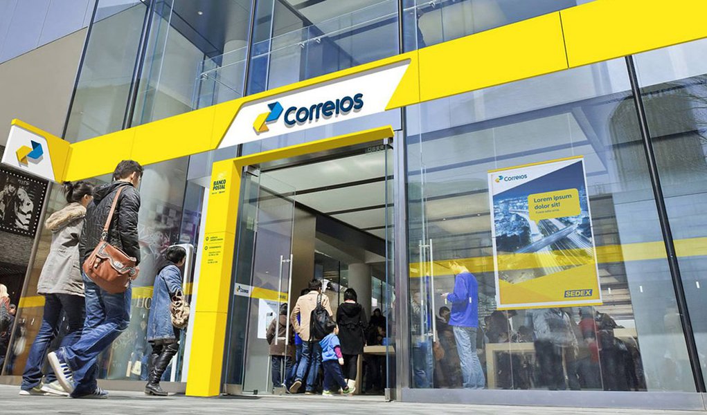 Diário Oficial da União publicou portaria autorizando a revisão das tarifas dos serviços postais e telegráficos, nacionais e internacionais, prestados exclusivamente pela Empresa Brasileira de Correios e Telégrafos (ECT); ajuste será de 8,89% e ajudará a diminuir o déficit no orçamento da estatal, que deve chegar a R$ 2 bilhões até o fim do ano (Foto: Paulo Emílio) Diário Oficial da União publicou portaria autorizando a revisão das tarifas dos serviços postais e telegráficos, nacionais e internacionais, prestados exclusivamente pela Empresa Brasileira de Correios e Telégrafos (ECT); ajuste será de 8,89% e ajudará a diminuir o déficit no orçamento da estatal, que deve chegar a R$ 2 bilhões até o fim do ano