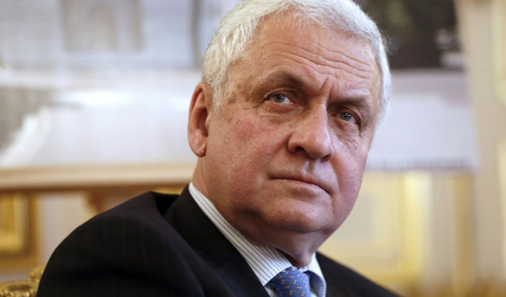 Embaixador russo em Paris, Alexander Orlov, afirmou que a Rússia está pronta a "formar um Estado-Maior comum" contra o grupo Estado Islâmico, incluindo a França, os Estados Unidos e a Turquia, apesar da tensão provocada pela derruba de um caça russo por forças turcas nesta terça-feira (24); "Estamos prontos para todas as formas de planejamento conjunto sobre as posições do Daech (nome árabe do Estado islâmico) e para constituir um Estado-Maior comum com a França, com a América e com todos os países que quiserem entrar nessa coligação", disse (Foto: Paulo Emílio) Embaixador russo em Paris, Alexander Orlov, afirmou que a Rússia está pronta a "formar um Estado-Maior comum" contra o grupo Estado Islâmico, incluindo a França, os Estados Unidos e a Turquia, apesar da tensão provocada pela derruba de um caça russo por forças turcas nesta terça-feira (24); "Estamos prontos para todas as formas de planejamento conjunto sobre as posições do Daech (nome árabe do Estado islâmico) e para constituir um Estado-Maior comum com a França, com a América e com todos os países que quiserem entrar nessa coligação", disse