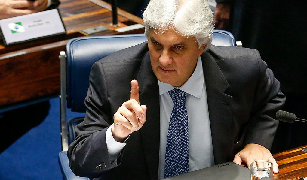 Como as três testemunhas convocadas pelo colegiado no caso que avalia a possível quebra de decoro do senador Delcídio Amaral (sem partido-MS) não compareceram alegando impossibilidades jurídicas, eles negaram à defesa a possibilidade de novas convocações; assim, o relator do processo, Telmário Mota (PDT-RR), avalia que o relatório final seja apresentado até 26 de abril; "A partir do vencimento da licença do Delcídio, com atestado ou sem atestado nós vamos à conclusão final do relatório", afirmou (Foto: Roberta Namour) Como as três testemunhas convocadas pelo colegiado no caso que avalia a possível quebra de decoro do senador Delcídio Amaral (sem partido-MS) não compareceram alegando impossibilidades jurídicas, eles negaram à defesa a possibilidade de novas convocações; assim, o relator do processo, Telmário Mota (PDT-RR), avalia que o relatório final seja apresentado até 26 de abril; "A partir do vencimento da licença do Delcídio, com atestado ou sem atestado nós vamos à conclusão final do relatório", afirmou