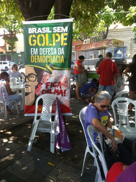 A festa comemorativa foi na Praça da Gentilândia com a presença de várias lideranças e apresentações culturais, como mais uma atividade em defesa da democracia e contra o golpe (Foto: Fatima 247) A festa comemorativa foi na Praça da Gentilândia com a presença de várias lideranças e apresentações culturais, como mais uma atividade em defesa da democracia e contra o golpe
