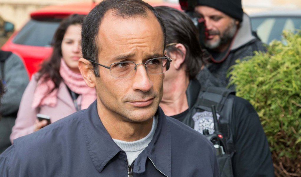 "Passados quase 6 meses de prisão e tendo em vista o andamento de seu processo judicial, Marcelo Odebrecht decidiu ontem formalizar seu afastamento da Presidência da Odebrecht S.A., bem como do cargo de Presidente dos Conselhos de Administração da Braskem, Odebrecht Óleo e Gás, Odebrecht Realizações Imobiliárias e Odebrecht Ambiental", informou a empresa em nota; ele é acusado pelos crimes de corrupção ativa, lavagem de dinheiro e organização criminosa (Foto: Roberta Namour) "Passados quase 6 meses de prisão e tendo em vista o andamento de seu processo judicial, Marcelo Odebrecht decidiu ontem formalizar seu afastamento da Presidência da Odebrecht S.A., bem como do cargo de Presidente dos Conselhos de Administração da Braskem, Odebrecht Óleo e Gás, Odebrecht Realizações Imobiliárias e Odebrecht Ambiental", informou a empresa em nota; ele é acusado pelos crimes de corrupção ativa, lavagem de dinheiro e organização criminosa