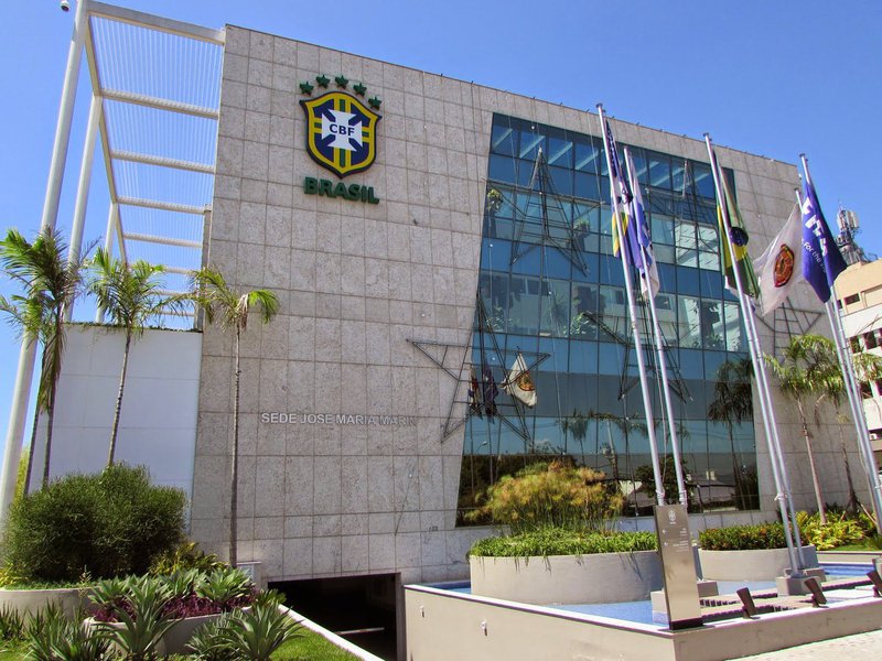 O edifício usado pela Confederação foi comprado pelo valor de R$ 70 milhões, ainda em junho de 2012, quando a entidade estava sob o comando de José Maria Marin – atualmente, preso nos EUA, acusado de corrupção; O dirigente à época dava nome ao prédio
(Foto: Luis Mauro Queiroz) O edifício usado pela Confederação foi comprado pelo valor de R$ 70 milhões, ainda em junho de 2012, quando a entidade estava sob o comando de José Maria Marin – atualmente, preso nos EUA, acusado de corrupção; O dirigente à época dava nome ao prédio