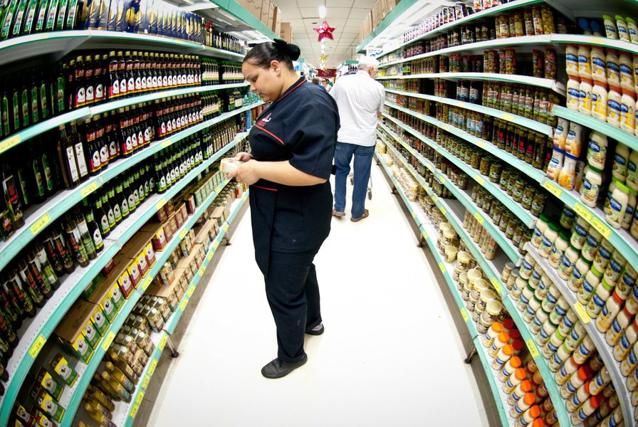O Índice Nacional de Preços ao Consumidor Amplo (IPCA) acelerou a alta a 1,01% em novembro, depois de subir 0,82% em outubro, informou o IBGE; no acumulado em 12 meses até novembro, o IPCA subiu 10,48% em novembro, superando a barreira dos dois dígitos pela primeira vez em 12 anos (Foto: Gisele Federicce) O Índice Nacional de Preços ao Consumidor Amplo (IPCA) acelerou a alta a 1,01% em novembro, depois de subir 0,82% em outubro, informou o IBGE; no acumulado em 12 meses até novembro, o IPCA subiu 10,48% em novembro, superando a barreira dos dois dígitos pela primeira vez em 12 anos