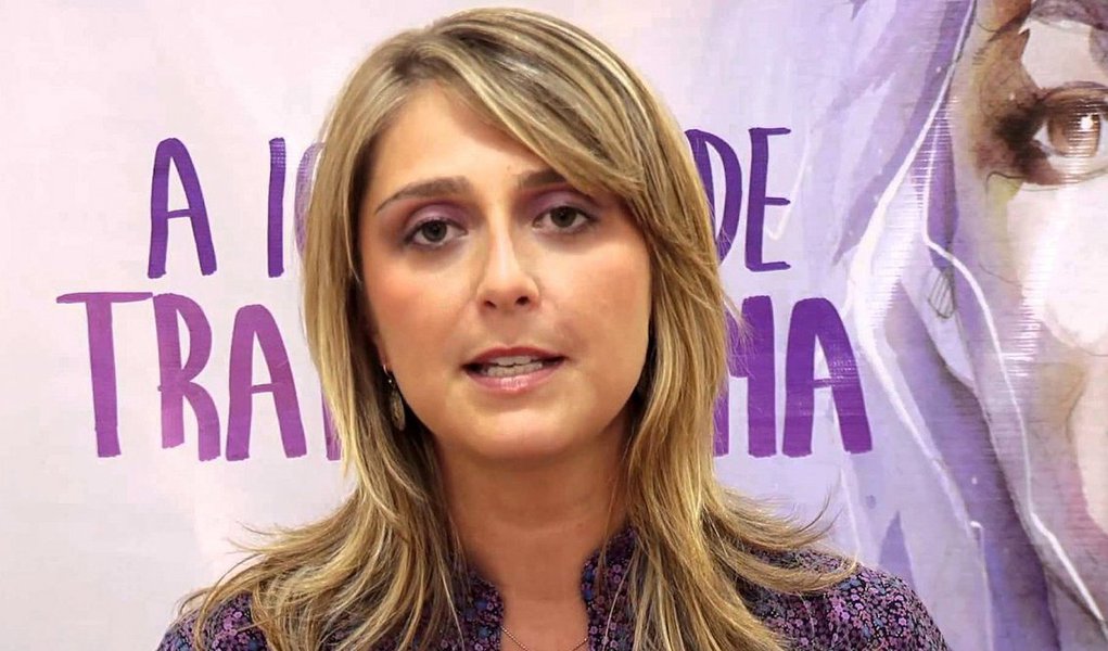 Ex-secretária de Política para as Mulheres do Rio Grande do Sul, Ariane Leitão afirmou que deve tomar providências contra a médica, que atende em um hospital público da capital gaúcha
(Foto: Valter Lima) Ex-secretária de Política para as Mulheres do Rio Grande do Sul, Ariane Leitão afirmou que deve tomar providências contra a médica, que atende em um hospital público da capital gaúcha
