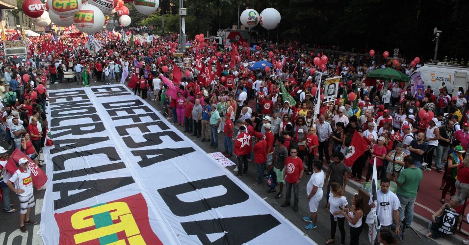 Foi em paz que milhares de brasileiros mostraram que não aceitarão rupturas institucionais ou se intimidarão frente a onda fascista que pretende derrubar um governo legitimamente eleito pela maioria (Foto: Jandira Feghali) Foi em paz que milhares de brasileiros mostraram que não aceitarão rupturas institucionais ou se intimidarão frente a onda fascista que pretende derrubar um governo legitimamente eleito pela maioria