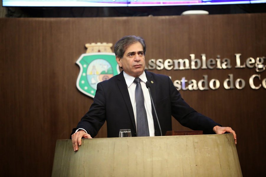 Com o objetivo de compreender as razões da violência envolvendo jovens, a Assembleia Legislativa criou nesta sexta-feira (11) o Comitê Cearense pela Prevenção e Redução de Homicídios na Adolescência. De acordo com o presidente da AL, Zezinho Albuquerque (Pros), a ação pretende “envolver toda a sociedade cearense e, em seis meses, entregar possíveis soluções para esse grave problema” (Foto: Rodrigo Rocha) Com o objetivo de compreender as razões da violência envolvendo jovens, a Assembleia Legislativa criou nesta sexta-feira (11) o Comitê Cearense pela Prevenção e Redução de Homicídios na Adolescência. De acordo com o presidente da AL, Zezinho Albuquerque (Pros), a ação pretende “envolver toda a sociedade cearense e, em seis meses, entregar possíveis soluções para esse grave problema”