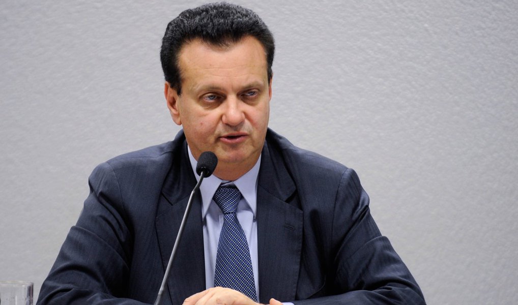 Após o PSD declarar voto favorável ao impeachment da presidente Dilma Rousseff, o ministro das Cidades, Gilberto Kassab, presidente nacional da legenda, entregou nesta sexta (15) sua carta de demissão ao Palácio do Planalto (Foto: Valter Lima) Após o PSD declarar voto favorável ao impeachment da presidente Dilma Rousseff, o ministro das Cidades, Gilberto Kassab, presidente nacional da legenda, entregou nesta sexta (15) sua carta de demissão ao Palácio do Planalto