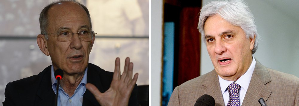 Em nota, o presidente nacional do partido, Rui Falcão, disse estar "perplexo com os fatos que ensejaram a decisão do Supremo Tribunal Federal (STF) de ordenar a prisão" do senador Delcídio Amaral (PT-MS); segundo ele, "nenhuma das tratativas atribuídas ao senador têm qualquer relação com sua atividade partidária, seja como parlamentar ou como simples filiado"; e que por isso, "o PT não se julga obrigado a qualquer gesto de solidariedade" ao parlamentar; Falcão anunciou ainda que convocará "reunião da Comissão Executiva Nacional para adotar medidas que a direção partidária julgar cabíveis"; Delcídio foi preso nesta quarta-feira sob acusação de atrapalhar as investigações da Lava Jato (Foto: Gisele Federicce) Em nota, o presidente nacional do partido, Rui Falcão, disse estar "perplexo com os fatos que ensejaram a decisão do Supremo Tribunal Federal (STF) de ordenar a prisão" do senador Delcídio Amaral (PT-MS); segundo ele, "nenhuma das tratativas atribuídas ao senador têm qualquer relação com sua atividade partidária, seja como parlamentar ou como simples filiado"; e que por isso, "o PT não se julga obrigado a qualquer gesto de solidariedade" ao parlamentar; Falcão anunciou ainda que convocará "reunião da Comissão Executiva Nacional para adotar medidas que a direção partidária julgar cabíveis"; Delcídio foi preso nesta quarta-feira sob acusação de atrapalhar as investigações da Lava Jato