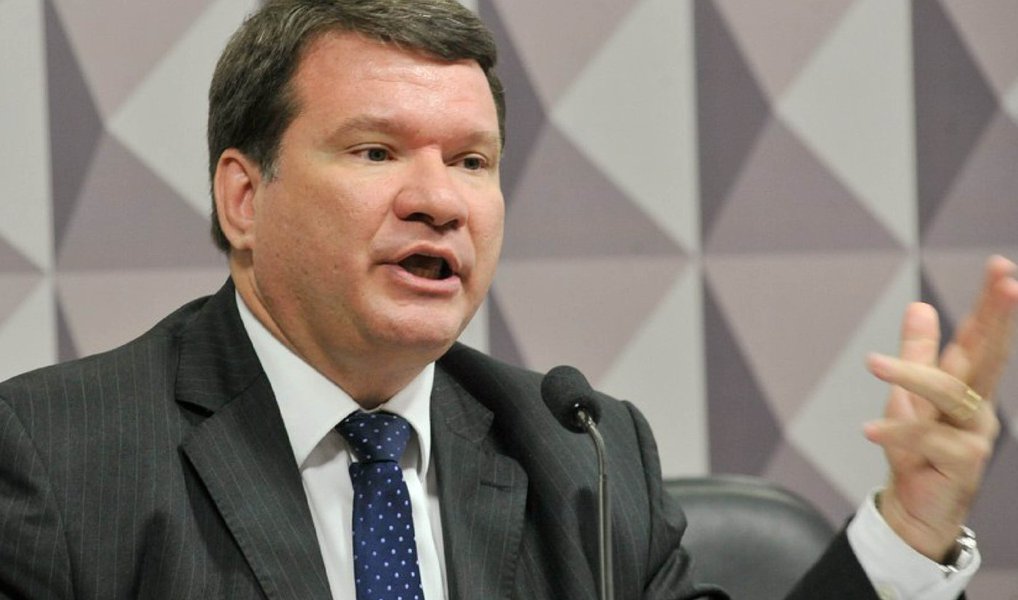 Não há razão para a presidente Dilma Rousseff ser acusada por crime de responsabilidade, já que as pedaladas fiscais e a edição de decretos de abertura de créditos suplementares nunca foram antes considerados irregulares pelo Tribunal de Contas da União (TCU); foi o que disse o professor de Direito Financeiro Ricardo Lodi Ribeiro à Comissão Especial do Impeachment nesta terça (3); "Seria possível que o mesmo Congresso que convalidou esses decretos hoje diga que eles são crime de responsabilidade? É pegadinha com a presidente da República? Aprovar e depois dizer que é crime? Evidentemente que essa conduta não se traduz em violação da Lei do Orçamento", afirmou (Foto: Valter Lima) Não há razão para a presidente Dilma Rousseff ser acusada por crime de responsabilidade, já que as pedaladas fiscais e a edição de decretos de abertura de créditos suplementares nunca foram antes considerados irregulares pelo Tribunal de Contas da União (TCU); foi o que disse o professor de Direito Financeiro Ricardo Lodi Ribeiro à Comissão Especial do Impeachment nesta terça (3); "Seria possível que o mesmo Congresso que convalidou esses decretos hoje diga que eles são crime de responsabilidade? É pegadinha com a presidente da República? Aprovar e depois dizer que é crime? Evidentemente que essa conduta não se traduz em violação da Lei do Orçamento", afirmou