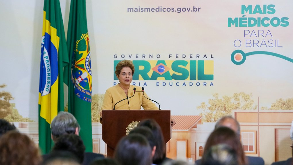 Brasília - DF, 29/04/2016. Presidenta Dilma Rousseff durante cerimônia de anúncio da prorrogação da permanência dos médicos brasileiros formados no exterior e estrangeiros no Programa Mais Médicos. Foto: Roberto Stuckert Filho/PR (Foto: José Barbacena) Brasília - DF, 29/04/2016. Presidenta Dilma Rousseff durante cerimônia de anúncio da prorrogação da permanência dos médicos brasileiros formados no exterior e estrangeiros no Programa Mais Médicos. Foto: Roberto Stuckert Filho/PR