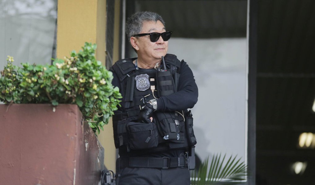O Superior Tribunal de Justiça (STJ) negou um recurso de três réus da Operação Sucuri, deflagrada em 2003, contra 19 policiais federais, além de agentes da Receita Federal e da Polícia Rodoviária Federal; um dos envolvidos no caso é o agente Newton Hidenori Ishii, que ficou conhecido como “Japonês da Federal; as investigações mostraram que os agentes facilitavam a entrada de contrabando no país, pela fronteira com o Paraguai, em Foz do Iguaçu, no oeste do Paraná (Foto: Valter Lima) O Superior Tribunal de Justiça (STJ) negou um recurso de três réus da Operação Sucuri, deflagrada em 2003, contra 19 policiais federais, além de agentes da Receita Federal e da Polícia Rodoviária Federal; um dos envolvidos no caso é o agente Newton Hidenori Ishii, que ficou conhecido como “Japonês da Federal; as investigações mostraram que os agentes facilitavam a entrada de contrabando no país, pela fronteira com o Paraguai, em Foz do Iguaçu, no oeste do Paraná