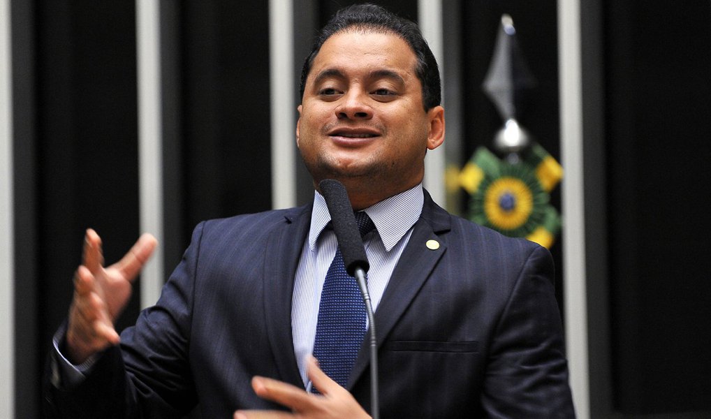 Tramita, em caráter conclusivo, na Câmara dos Deputados, proposta do deputado federal Weverton Rocha (PDT), que assegura a transferência de recursos do Fundo Nacional de Segurança Pública (FNSP) para os municípios que possuam penitenciárias, colônias agrícolas ou industriais, casas do albergado, centros de observação e hospitais psiquiátricos; segundo o parlamentar, a medida criaria incentivos à construção de estabelecimentos penais (Foto: Leonardo Lucena) Tramita, em caráter conclusivo, na Câmara dos Deputados, proposta do deputado federal Weverton Rocha (PDT), que assegura a transferência de recursos do Fundo Nacional de Segurança Pública (FNSP) para os municípios que possuam penitenciárias, colônias agrícolas ou industriais, casas do albergado, centros de observação e hospitais psiquiátricos; segundo o parlamentar, a medida criaria incentivos à construção de estabelecimentos penais