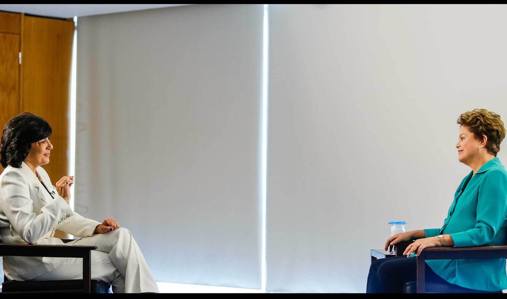 A presidente Dilma Rousseff afirmou em entrevista concedida nesta quarta (27) à TV norte-americana CNN que ninguém pode sofrer impeachment por impopularidade; "No Brasil, um país com sistema presidencialista, assim como os Estados Unidos, ninguém pode ser levado a um processo de impeachment por impopularidade porque impopularidade é cíclica", afirmou a presidente em trecho divulgado no Twitter da jornalista Christiane Amanpour, que fez a entrevista (Foto: Valter Lima) A presidente Dilma Rousseff afirmou em entrevista concedida nesta quarta (27) à TV norte-americana CNN que ninguém pode sofrer impeachment por impopularidade; "No Brasil, um país com sistema presidencialista, assim como os Estados Unidos, ninguém pode ser levado a um processo de impeachment por impopularidade porque impopularidade é cíclica", afirmou a presidente em trecho divulgado no Twitter da jornalista Christiane Amanpour, que fez a entrevista