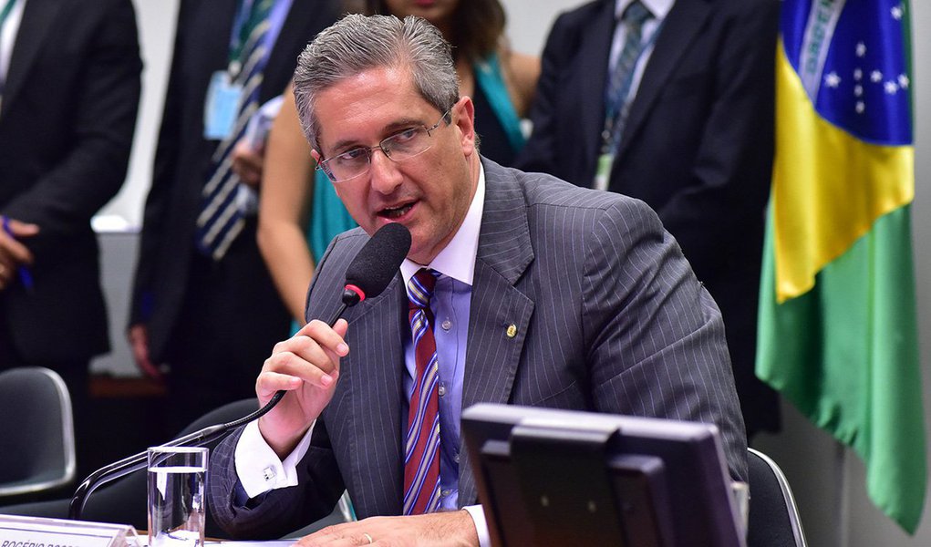 Presidente da comissão do processo de impeachment da presidente Dilma Rousseff, Rogério Rosso (PSD-DF), disse nesta sexta-feira 18 que o colegiado pode concluir os trabalhos em até 30 dias; "Dada a complexidade do tempo, a necessidade de respeitar a Constituição e ser o mais preciso possível para trazer ao plenário da Câmara um relatório substanciado em fatos, a ideia é fazer o maior número de reuniões", explicou (Foto: Aquiles Lins) Presidente da comissão do processo de impeachment da presidente Dilma Rousseff, Rogério Rosso (PSD-DF), disse nesta sexta-feira 18 que o colegiado pode concluir os trabalhos em até 30 dias; "Dada a complexidade do tempo, a necessidade de respeitar a Constituição e ser o mais preciso possível para trazer ao plenário da Câmara um relatório substanciado em fatos, a ideia é fazer o maior número de reuniões", explicou