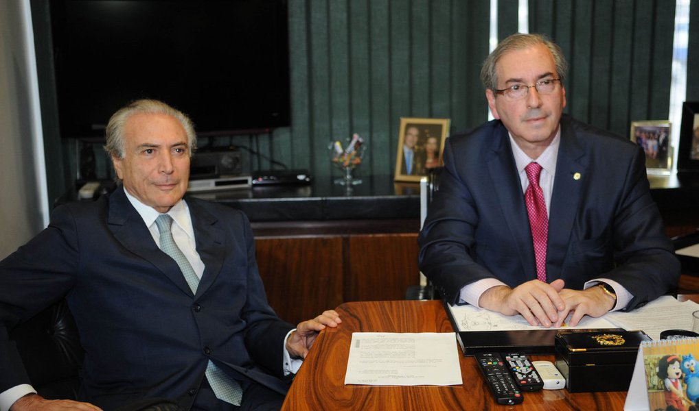Reunião foi convocada pelo presidente da legenda, vice-presidente Michel Temer, e vai discutir, entre outros assuntos, a operação deflagrada nesta terça-feira pela PF e que atingiu o presidente da Câmara, Eduardo Cunha (PMDB-RJ), além de ministros do PMDB; há pressão também para que o partido defina um posicionamento único em relação à aliança com o PT e ao apoio ao governo da presidente Dilma (Foto: Gisele Federicce) Reunião foi convocada pelo presidente da legenda, vice-presidente Michel Temer, e vai discutir, entre outros assuntos, a operação deflagrada nesta terça-feira pela PF e que atingiu o presidente da Câmara, Eduardo Cunha (PMDB-RJ), além de ministros do PMDB; há pressão também para que o partido defina um posicionamento único em relação à aliança com o PT e ao apoio ao governo da presidente Dilma