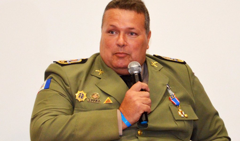 Antes de ser empossado formalmente como secretário de Segurança Pública, o coronel Lima Júnior defendeu a integração entre as polícias Civil e Militar, o Corpo de Bombeiros e a Perícia Oficial como meio para dar sequência à redução da criminalidade em Alagoas; para ele, só a cooperação entre as forças de segurança será capaz de colocar os índices de violência do estado em um patamar considerado aceitável (Foto: Voney Malta) Antes de ser empossado formalmente como secretário de Segurança Pública, o coronel Lima Júnior defendeu a integração entre as polícias Civil e Militar, o Corpo de Bombeiros e a Perícia Oficial como meio para dar sequência à redução da criminalidade em Alagoas; para ele, só a cooperação entre as forças de segurança será capaz de colocar os índices de violência do estado em um patamar considerado aceitável