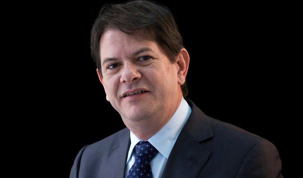 Ex-governador do Ceará, Cid Gomes (PDT), afirmou na sua festa de aniversário, em Sobral, que se ele estiver envolvido no esquema de corrupção da Petrobras, o ministro do STF, Teori Zavascki, relator da Lava Jato, é “corno”; o procurador-geral da República, Rodrigo Janot, é “ladrão” e o juiz Sérgio Moro, que comanda as investigações da primeira instância, é “picareta”; seu nome aparece em uma lista apreendida na Odebrecht (Foto: Roberta Namour) Ex-governador do Ceará, Cid Gomes (PDT), afirmou na sua festa de aniversário, em Sobral, que se ele estiver envolvido no esquema de corrupção da Petrobras, o ministro do STF, Teori Zavascki, relator da Lava Jato, é “corno”; o procurador-geral da República, Rodrigo Janot, é “ladrão” e o juiz Sérgio Moro, que comanda as investigações da primeira instância, é “picareta”; seu nome aparece em uma lista apreendida na Odebrecht