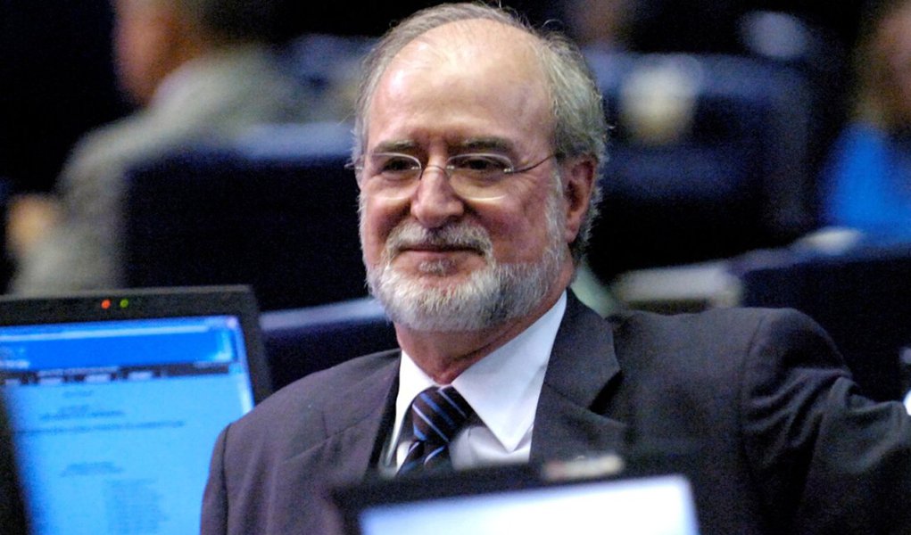 Tribunal de Justiça de Minas Gerais (TJ-MG) concedeu um prazo de até a segunda-feira (9) para a defesa do ex-governador do Estado e ex-presidente do PSDB Eduardo Azeredo apelar da sentença que o condenou a 20 anos e 10 meses de prisão por peculato e lavagem de dinheiro no escândalo do mensalão tucano; o prazo de oito dias úteis começa a ser contado a partir do dia 2 de maio; se o TJ decidir manter a condenação o ex-governador poderá ser preso (Foto: Leonardo Lucena) Tribunal de Justiça de Minas Gerais (TJ-MG) concedeu um prazo de até a segunda-feira (9) para a defesa do ex-governador do Estado e ex-presidente do PSDB Eduardo Azeredo apelar da sentença que o condenou a 20 anos e 10 meses de prisão por peculato e lavagem de dinheiro no escândalo do mensalão tucano; o prazo de oito dias úteis começa a ser contado a partir do dia 2 de maio; se o TJ decidir manter a condenação o ex-governador poderá ser preso
