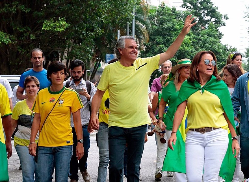 Líder do Democratas no Senado, que é de Goiás, participou do protesto de domingo contra a corrupção em São Paulo e exigiu a saída da presidente Dilma; ele prevê a abertura da comissão que vai julgar o impeachment já nesta semana e que processo deve ser concluído antes do recesso de julho; "Teremos uma maioria segura de até 400 deputados. Indiscutivelmente, nenhum parlamentar vai votar contra sua base", profetiza (Foto: Realle Palazzo-Martini) Líder do Democratas no Senado, que é de Goiás, participou do protesto de domingo contra a corrupção em São Paulo e exigiu a saída da presidente Dilma; ele prevê a abertura da comissão que vai julgar o impeachment já nesta semana e que processo deve ser concluído antes do recesso de julho; "Teremos uma maioria segura de até 400 deputados. Indiscutivelmente, nenhum parlamentar vai votar contra sua base", profetiza