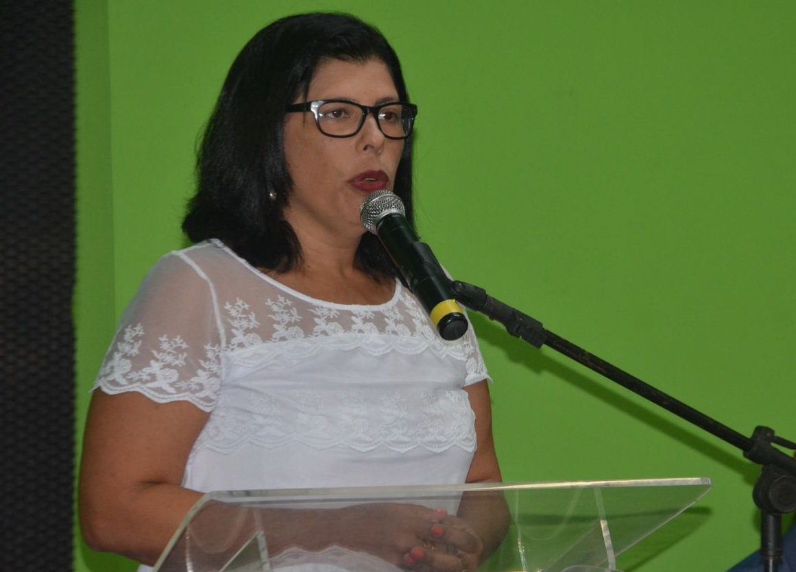 Pré-candidata à prefeitura, a secretária de Governo de Camaçari, Jailce Andrade, do PC do B, afirma que está sendo atacada com uma certidão sem filiação partidária postada no Facebook por um perfil falso; "Os adversários vão tentar de tudo, mas não vão conseguir. Isso é desespero", afirma Jailce, que tem apoio do prefeito Ademar Delgado na disputa pela sua sucessão (Foto: Romulo Faro) Pré-candidata à prefeitura, a secretária de Governo de Camaçari, Jailce Andrade, do PC do B, afirma que está sendo atacada com uma certidão sem filiação partidária postada no Facebook por um perfil falso; "Os adversários vão tentar de tudo, mas não vão conseguir. Isso é desespero", afirma Jailce, que tem apoio do prefeito Ademar Delgado na disputa pela sua sucessão