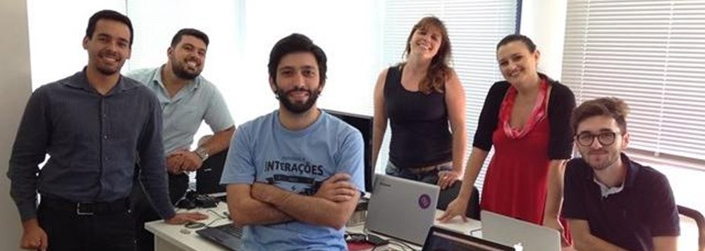 A educação à distância já não é novidade. Empresas como o Coursera e EdX oferecem possibilidades de cursos online para quem quer complementar a formação; A diferença do Inbep é o foco em um público mais empresarial – eles conversam diretamente com os RHs das empresas para capacitar seus funcionários; “Nossos alunos são profissionais como pedreiros e operadores de máquinas, mas quem conversa com a gente são os profissionais de Recursos Humanos”, afirma o CEO Tiago Maciel (Foto: Luis Mauro Queiroz) A educação à distância já não é novidade. Empresas como o Coursera e EdX oferecem possibilidades de cursos online para quem quer complementar a formação; A diferença do Inbep é o foco em um público mais empresarial – eles conversam diretamente com os RHs das empresas para capacitar seus funcionários; “Nossos alunos são profissionais como pedreiros e operadores de máquinas, mas quem conversa com a gente são os profissionais de Recursos Humanos”, afirma o CEO Tiago Maciel