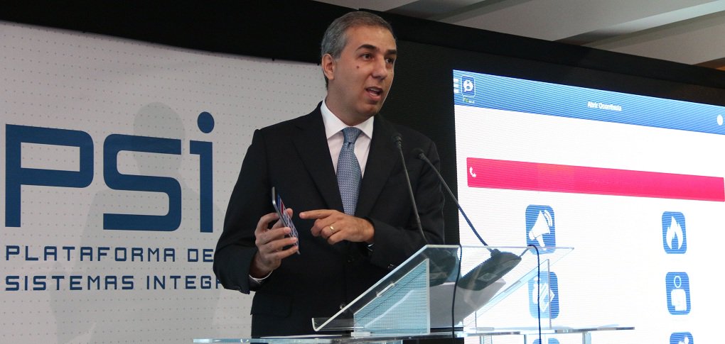 Governador Marconi Perillo e secretário José Eliton, lançam Plataforma de Sistemas Integrados (PSI), que impulsiona rede de combate à criminalidade no Estado; programas e aplicativo RAI, I9X, Mopi, Masi e Gisgestão promovem integração e aperfeiçoamento nas formas de atendimento ao usuário; “É um ganho muito grande. As forças de segurança já atuam de forma incisiva e, agora, terão condições de realizar um trabalho cada vez mais amplo no combate ao crime”, afirma Eliton (Foto: José Barbacena) Governador Marconi Perillo e secretário José Eliton, lançam Plataforma de Sistemas Integrados (PSI), que impulsiona rede de combate à criminalidade no Estado; programas e aplicativo RAI, I9X, Mopi, Masi e Gisgestão promovem integração e aperfeiçoamento nas formas de atendimento ao usuário; “É um ganho muito grande. As forças de segurança já atuam de forma incisiva e, agora, terão condições de realizar um trabalho cada vez mais amplo no combate ao crime”, afirma Eliton