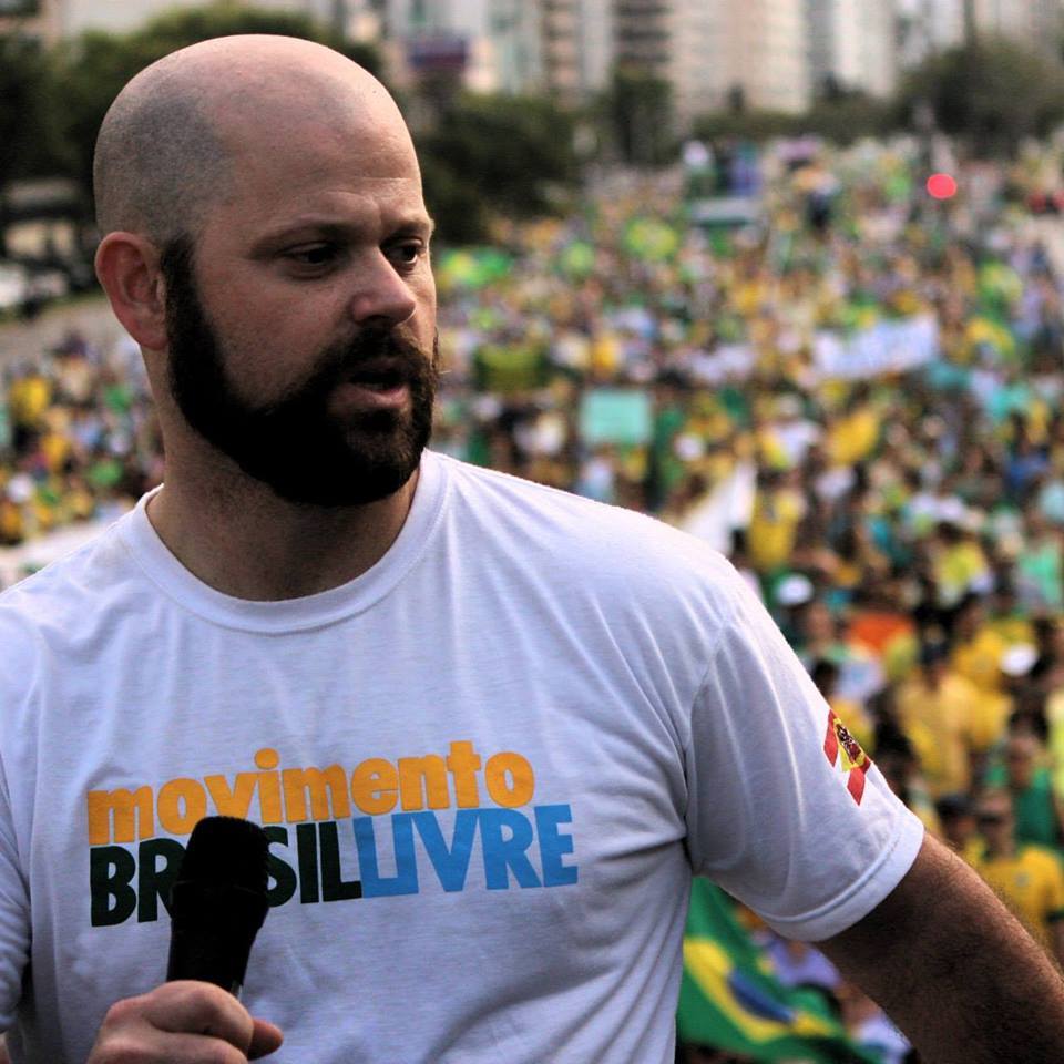 Lembramos que somos um país democrático e conviver com diferentes ideias é parte do que é uma democracia. Então, o que quer o MBL? (Foto: André Granha) Lembramos que somos um país democrático e conviver com diferentes ideias é parte do que é uma democracia. Então, o que quer o MBL?