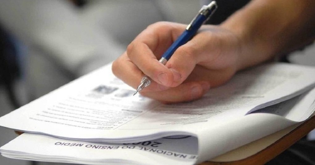 Tema da redação do Exame Nacional do Ensino Médio (Enem) é “A persistência da violência contra a mulher na sociedade brasileira”, conforme divulgado pelo Instituto Nacional de Estudos e Pesquisas Educacionais Anísio Teixeira (Inep), no perfil da instituição no Twitter; hoje é o segundo dia de prova do exame e também o mais temido por muitos candidatos, justamente pela elaboração da redação (Foto: José Barbacena) Tema da redação do Exame Nacional do Ensino Médio (Enem) é “A persistência da violência contra a mulher na sociedade brasileira”, conforme divulgado pelo Instituto Nacional de Estudos e Pesquisas Educacionais Anísio Teixeira (Inep), no perfil da instituição no Twitter; hoje é o segundo dia de prova do exame e também o mais temido por muitos candidatos, justamente pela elaboração da redação