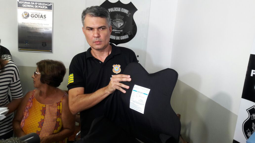 Após campanhas publicitárias agressivas em que ator simular ser um bandido, presidente do Sindicato dos Policiais do Estado de Goiás (Sinpol-GO), Paulo Sérgio Alves de Araújo, tenta forjar situações negativas para depreciar as iniciativas do governo do Estado no sentido de valorizar o trabalho das forças de segurança; em áudio espalhado em grupos de Whas App, sindicalista diz que precisam ser providenciadas imagens de viaturas quebradas, delegacias lotadas e colegas que falem mal da segurança e não sejam identificados (Foto: José Barbacena) Após campanhas publicitárias agressivas em que ator simular ser um bandido, presidente do Sindicato dos Policiais do Estado de Goiás (Sinpol-GO), Paulo Sérgio Alves de Araújo, tenta forjar situações negativas para depreciar as iniciativas do governo do Estado no sentido de valorizar o trabalho das forças de segurança; em áudio espalhado em grupos de Whas App, sindicalista diz que precisam ser providenciadas imagens de viaturas quebradas, delegacias lotadas e colegas que falem mal da segurança e não sejam identificados