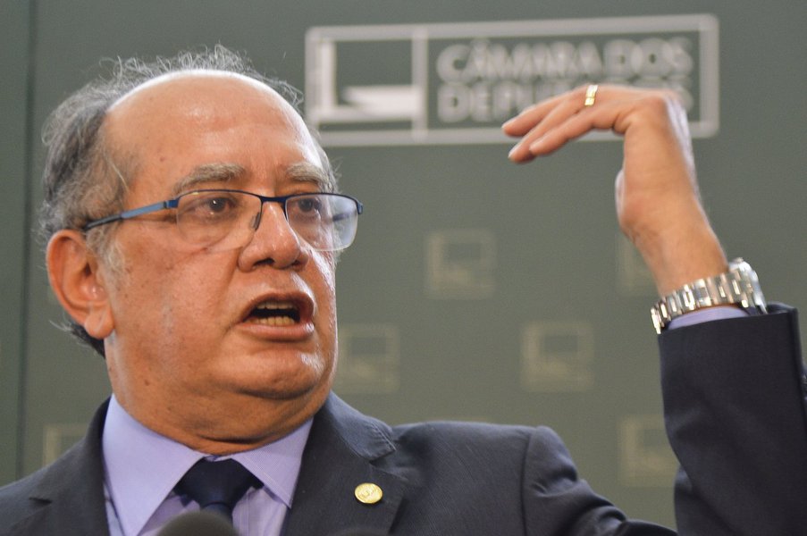 Não há qualquer problema em o cidadão Gilmar Mendes escolher um conteúdo ideológico. Ainda temos democracia e ainda existe uma Constituição que a alicerça. A questão é: tenha coragem, Mendes. Não és covarde. Peça para sair do STF e concorra às próximas eleições (Foto: Marconi Moura de Lima Burum) Não há qualquer problema em o cidadão Gilmar Mendes escolher um conteúdo ideológico. Ainda temos democracia e ainda existe uma Constituição que a alicerça. A questão é: tenha coragem, Mendes. Não és covarde. Peça para sair do STF e concorra às próximas eleições