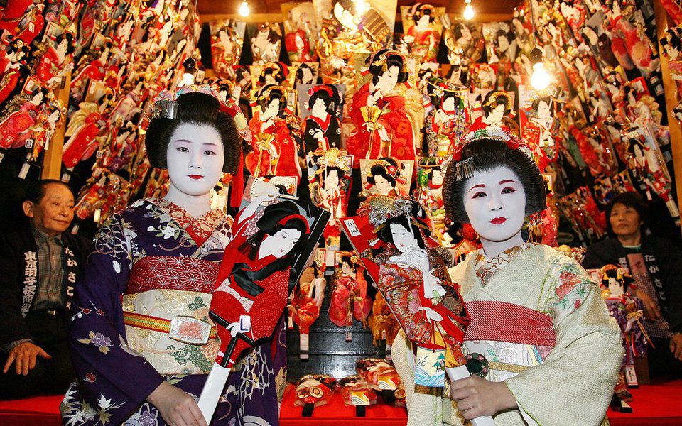Uma coleção de momentos audiovisuais captados durante uma viagem de 3 semanas ao Japão. Eles foram transformados em vídeo por Vincent Urban. Um show de edição que não apenas mostra a mistura de moderno e tradicional no Japão, mas também aponta o futuro da técnica do vídeo. (Foto: Luis Pellegrini) Uma coleção de momentos audiovisuais captados durante uma viagem de 3 semanas ao Japão. Eles foram transformados em vídeo por Vincent Urban. Um show de edição que não apenas mostra a mistura de moderno e tradicional no Japão, mas também aponta o futuro da técnica do vídeo.