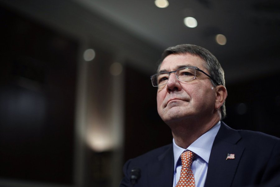O secretário de Estado da Defesa norte-americano, Ashton Carter, anunciou a morte do "número dois" do movimento extremista Estado Islâmico; "A remoção deste líder do Estado Islâmico vai dificultar a sua capacidade de conduzir operações dentro e fora do Iraque e da Síria", disse Carter sobre a morte de Abd ar-Rahman Mustafa al-Qaduli, a quem se referiu como Haji Imam (Foto: Leonardo Lucena) O secretário de Estado da Defesa norte-americano, Ashton Carter, anunciou a morte do "número dois" do movimento extremista Estado Islâmico; "A remoção deste líder do Estado Islâmico vai dificultar a sua capacidade de conduzir operações dentro e fora do Iraque e da Síria", disse Carter sobre a morte de Abd ar-Rahman Mustafa al-Qaduli, a quem se referiu como Haji Imam