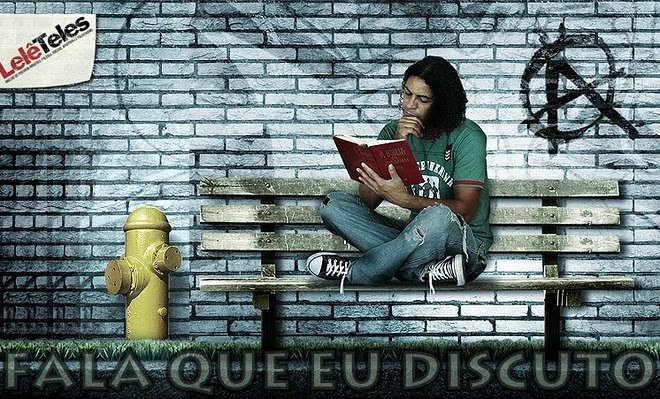 O midiota - toma nota, caro amigo, para não se confundir nos termos - é aquele sujeito que só lê a mídia grande e passa o dia nas redes a papagaiar, acriticamente, qualquer bobagem que sai da boca suja dos bonecos de ventríloquo (Foto: Lelê Teles) O midiota - toma nota, caro amigo, para não se confundir nos termos - é aquele sujeito que só lê a mídia grande e passa o dia nas redes a papagaiar, acriticamente, qualquer bobagem que sai da boca suja dos bonecos de ventríloquo