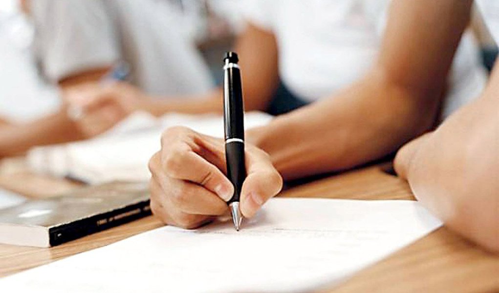 Pesquisa aponta que 33% dos alunos de Maceió já sofreram agressão na escola; o estudo foi produzido ao longo do ano passado pela Flacso (Faculdade Latino-Americana de Ciências Sociais), MEC (Ministério da Educação) e OEI (Organização dos Estados Interamericanos) com jovens entre o 6º ano e o Ensino Médio; as capitais escolhidas têm as maiores taxas de homicídio entre jovens, segundo o Mapa da Violência de 2014 (Foto: Voney Malta) Pesquisa aponta que 33% dos alunos de Maceió já sofreram agressão na escola; o estudo foi produzido ao longo do ano passado pela Flacso (Faculdade Latino-Americana de Ciências Sociais), MEC (Ministério da Educação) e OEI (Organização dos Estados Interamericanos) com jovens entre o 6º ano e o Ensino Médio; as capitais escolhidas têm as maiores taxas de homicídio entre jovens, segundo o Mapa da Violência de 2014