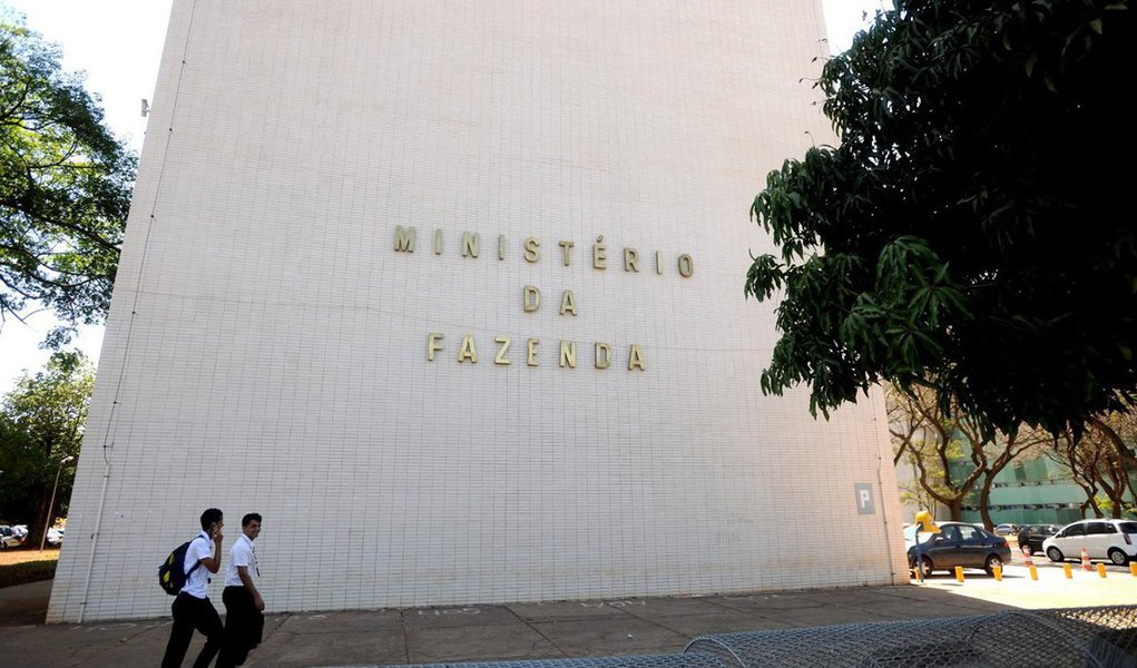 O primeiro processo administrativo disciplinar para apurar responsabilidade funcional de um envolvido na chamada Operação Zelotes foi aberto pela Corregedoria-Geral do Ministério da Fazenda, informou nesta quinta-feira 22 o órgão, em nota, sem divulgar o nome do conselheiro; o processo "trata de negociações empreendidas para a realização de 'pedido de vista' por conselheiro, com a promessa de vantagem econômica indevida" (Foto: Gisele Federicce) O primeiro processo administrativo disciplinar para apurar responsabilidade funcional de um envolvido na chamada Operação Zelotes foi aberto pela Corregedoria-Geral do Ministério da Fazenda, informou nesta quinta-feira 22 o órgão, em nota, sem divulgar o nome do conselheiro; o processo "trata de negociações empreendidas para a realização de 'pedido de vista' por conselheiro, com a promessa de vantagem econômica indevida"