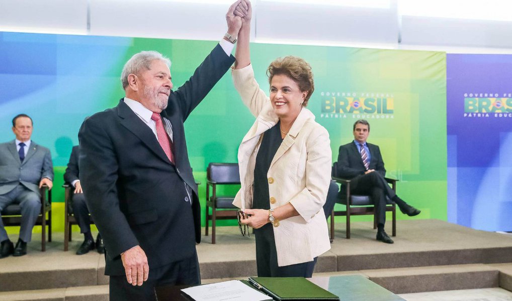 Aliados do PMDB no golpe, PSB e PSDB apresentaram recurso contra decisão do ministro Teori Zavaski que negou ações dos dois partidos que pediam a anulação do decreto presidencial que nomeou o ex-presidente Luiz Inácio Lula da Silva para o cargo de ministro-chefe da Casa Civil; para Zavascki, o tipo de ação escolhida pelos dois partidos, arguição de descumprimento de preceito fundamental (ADPF), não é adequada para os questionamentos feitos; posse de Lula, entretanto, continua suspensa, por decisão do ministro Gilmar Mendes (Foto: Aquiles Lins) Aliados do PMDB no golpe, PSB e PSDB apresentaram recurso contra decisão do ministro Teori Zavaski que negou ações dos dois partidos que pediam a anulação do decreto presidencial que nomeou o ex-presidente Luiz Inácio Lula da Silva para o cargo de ministro-chefe da Casa Civil; para Zavascki, o tipo de ação escolhida pelos dois partidos, arguição de descumprimento de preceito fundamental (ADPF), não é adequada para os questionamentos feitos; posse de Lula, entretanto, continua suspensa, por decisão do ministro Gilmar Mendes