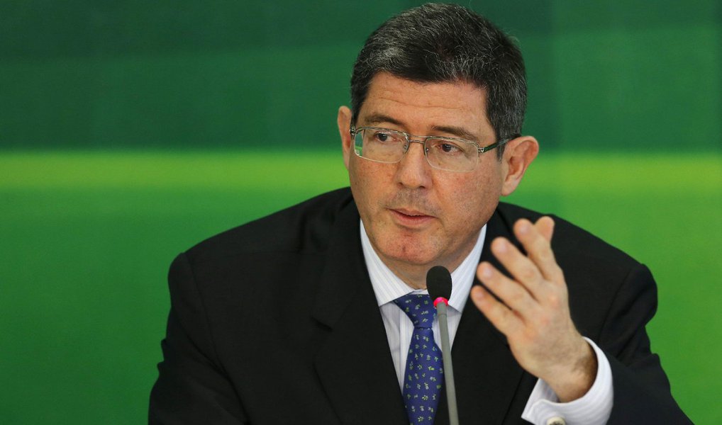 "A questão do rebaixamento reflete a realidade. Se você não se organiza, não tem união e o resultado é sério", afirmou o ministro da Fazenda ao ser questionado por jornalistas sobre a ameaça da agência Moody´s de tirar o selo de bom pagador do Brasil; Joaquim Levy acrescentou: "O governo não está achando normal ter isso" (Foto: Gisele Federicce) "A questão do rebaixamento reflete a realidade. Se você não se organiza, não tem união e o resultado é sério", afirmou o ministro da Fazenda ao ser questionado por jornalistas sobre a ameaça da agência Moody´s de tirar o selo de bom pagador do Brasil; Joaquim Levy acrescentou: "O governo não está achando normal ter isso"
