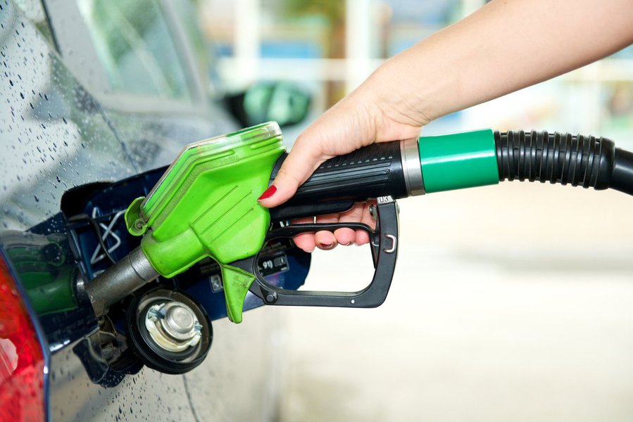 Levantamento divulgado nesta segunda-feira (14) pela Agência Nacional do Petróleo (ANP) aponta que o preço médio da gasolina no Ceará é o mais alto do Nordeste e sexto maior do País, custando R$ 3,949 nos 204 postos pesquisados. Em Fortaleza, a média é de R$ 3,960, também a maior da Região e a quinta mais alta do Brasil (Foto: Rodrigo Rocha) Levantamento divulgado nesta segunda-feira (14) pela Agência Nacional do Petróleo (ANP) aponta que o preço médio da gasolina no Ceará é o mais alto do Nordeste e sexto maior do País, custando R$ 3,949 nos 204 postos pesquisados. Em Fortaleza, a média é de R$ 3,960, também a maior da Região e a quinta mais alta do Brasil