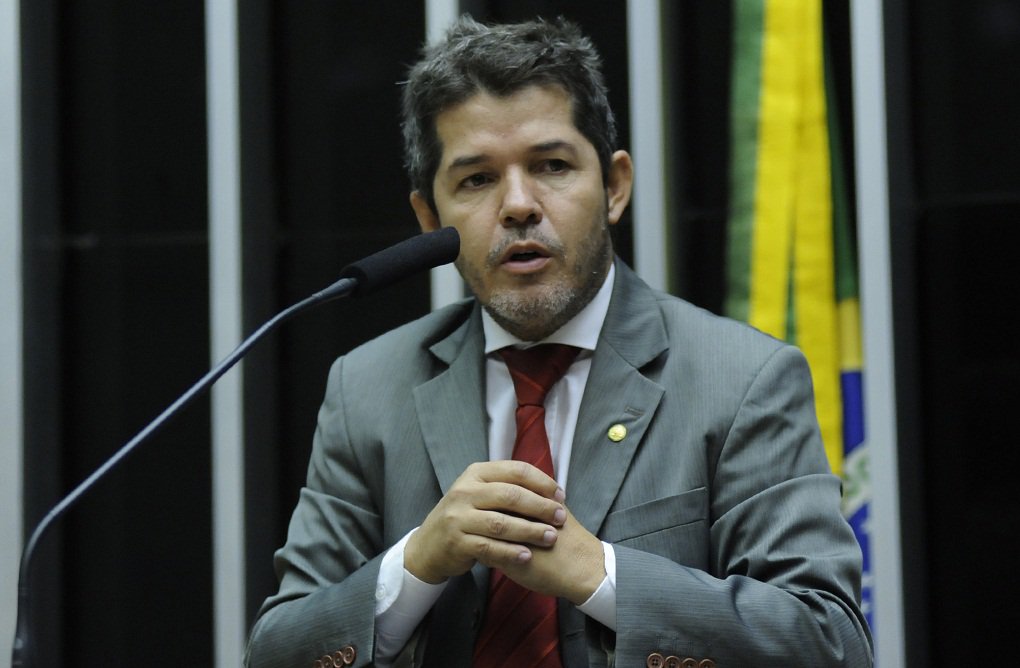Jornal A Redação crava que tucano irá confirmar mudança de legenda após sinalização do governador quanto aos critérios para escolha do candidato tucano ao Paço Municipal; "Não exigi em nenhum momento ser o candidato do PSDB. Eu coloquei como questão as regras limpas para a definição do candidato do PSDB. Eu sugeri que o partido fizesse pesquisas através de três institutos de credibilidade e que aquele candidato que estiver melhor nas pesquisas deva ser escolhido como candidato do PSDB", declarou; tendência é que candidato para prefeito de Goiânia do PSDB fique na disputa entre o presidente da Agetop, Jayme Rincón, e o deputado Giuseppe Vecci (Foto: José Barbacena) Jornal A Redação crava que tucano irá confirmar mudança de legenda após sinalização do governador quanto aos critérios para escolha do candidato tucano ao Paço Municipal; "Não exigi em nenhum momento ser o candidato do PSDB. Eu coloquei como questão as regras limpas para a definição do candidato do PSDB. Eu sugeri que o partido fizesse pesquisas através de três institutos de credibilidade e que aquele candidato que estiver melhor nas pesquisas deva ser escolhido como candidato do PSDB", declarou; tendência é que candidato para prefeito de Goiânia do PSDB fique na disputa entre o presidente da Agetop, Jayme Rincón, e o deputado Giuseppe Vecci