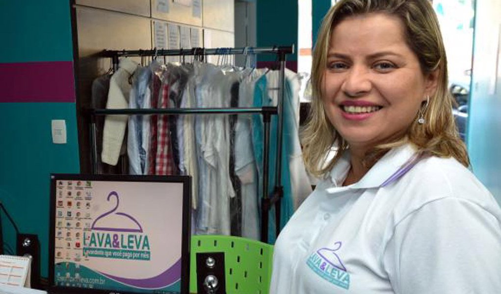 Modelo de negócio que exige investimento inicial pequeno, de até R$ 80 mil, tem despartado o interesse dos brasileiros, segundo números da Associação Brasileira de Franchising (ABF); de acordo com a entidade, em 2011 havia 336 redes classificadas como microfranquias no país; em 2012, o número passou a 368, uma alta de 9,5% (Foto: Realle Palazzo-Martini) Modelo de negócio que exige investimento inicial pequeno, de até R$ 80 mil, tem despartado o interesse dos brasileiros, segundo números da Associação Brasileira de Franchising (ABF); de acordo com a entidade, em 2011 havia 336 redes classificadas como microfranquias no país; em 2012, o número passou a 368, uma alta de 9,5%