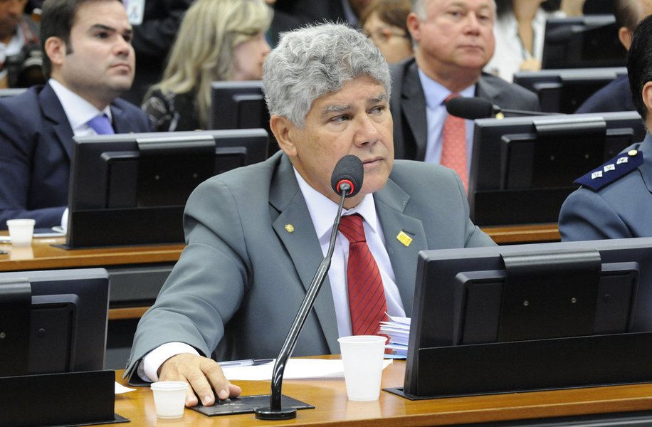 Um pedido vista da representação contra o líder do Psol, deputado Chico Alencar (RJ), adiou a votação no Conselho de Ética e a reunião foi encerrada; ainda não foi marcada nova data para votação da representação contra o líder do Psol; o deputado apresentou sua defesa nessa quinta-feira 3 (Foto: Gisele Federicce) Um pedido vista da representação contra o líder do Psol, deputado Chico Alencar (RJ), adiou a votação no Conselho de Ética e a reunião foi encerrada; ainda não foi marcada nova data para votação da representação contra o líder do Psol; o deputado apresentou sua defesa nessa quinta-feira 3