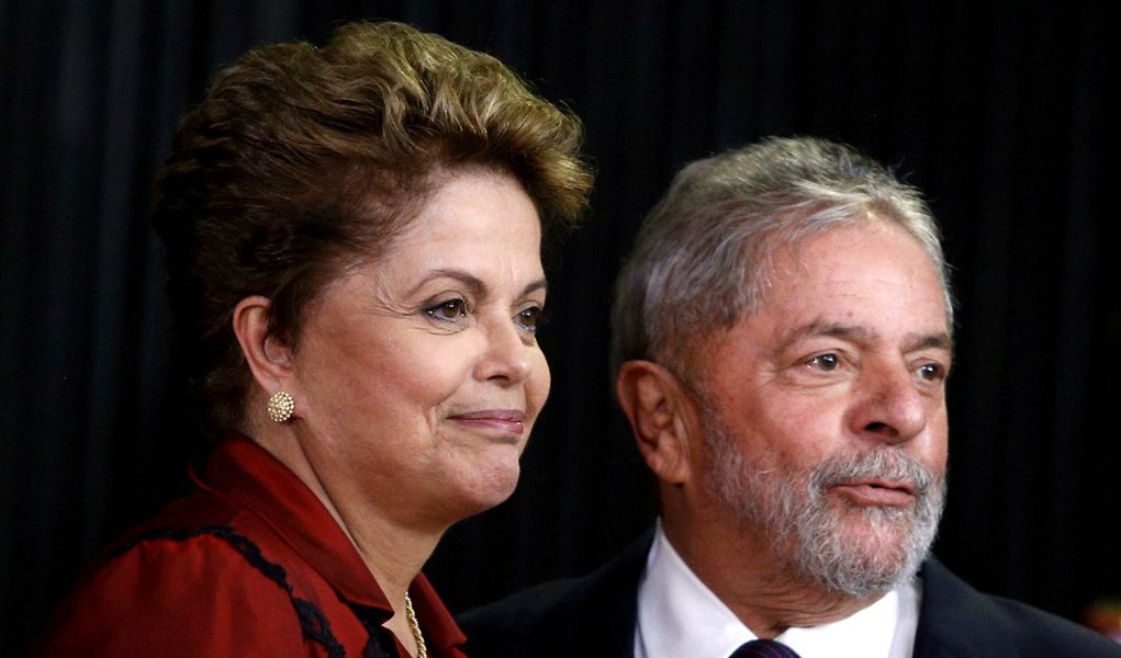 “Desde o primeiro dia de seu segundo mandato, Dilma vive sob ataques incessantes da tríade sinistra mídia-oposição-justiça. Um fato novo e relevante como ter Lula em sua equipe mostra que Dilma está disposta a lutar pelo seu mandato em vez de esperar que a espremam até a última gota”, diz Paulo Nogueira, do DCM (Foto: Roberta Namour) “Desde o primeiro dia de seu segundo mandato, Dilma vive sob ataques incessantes da tríade sinistra mídia-oposição-justiça. Um fato novo e relevante como ter Lula em sua equipe mostra que Dilma está disposta a lutar pelo seu mandato em vez de esperar que a espremam até a última gota”, diz Paulo Nogueira, do DCM