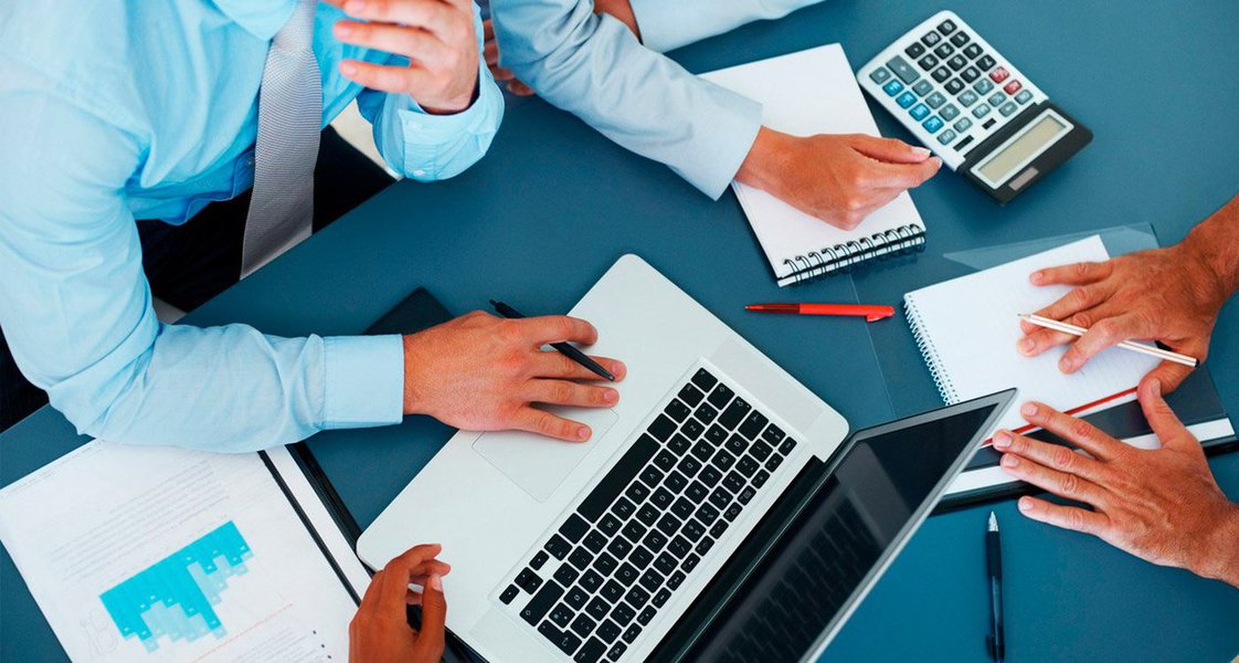 A JucemgDigital, iniciativa inédita no Brasil, irá agilizar ainda mais a abertura de uma nova empresa, garantindo segurança e redução de custos para o empresário, 24 horas por dia e sete dias por semana; Atualmente, já é possível abrir uma empresa em menos de uma hora em algumas cidades de Minas Gerais. Com os registros 100% online, todas passam a operar dessa forma (Foto: Luis Mauro Queiroz) A JucemgDigital, iniciativa inédita no Brasil, irá agilizar ainda mais a abertura de uma nova empresa, garantindo segurança e redução de custos para o empresário, 24 horas por dia e sete dias por semana; Atualmente, já é possível abrir uma empresa em menos de uma hora em algumas cidades de Minas Gerais. Com os registros 100% online, todas passam a operar dessa forma